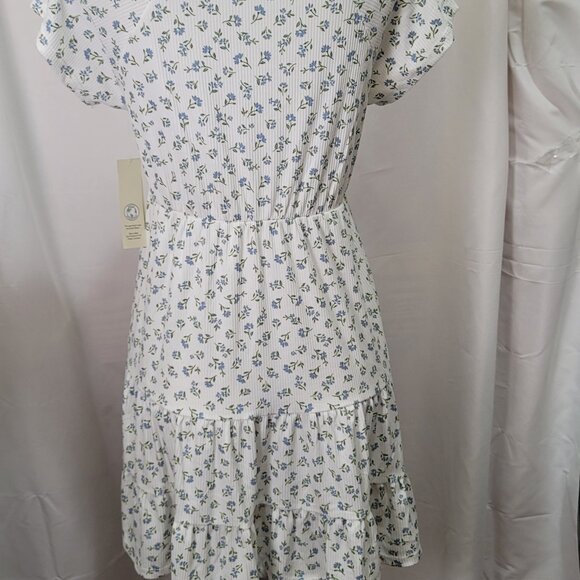 No Boundaries Size Large Woman's Floral dress. - Picture 11 of 11